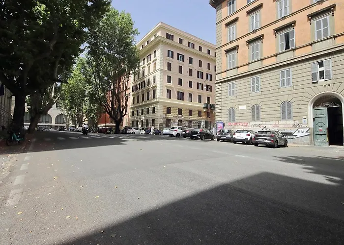 Appartement Castro Pretorio -1st Floor Of Historic Mansion With Lift, Comfortable, Baby Friendly, Bike Parking, Quiet And Guarded Area In Front Of Officers Headquarters 5 Minutes Walk From Termini Railway & Metro Station - Genuine Guest Care In 4 Lang Rome